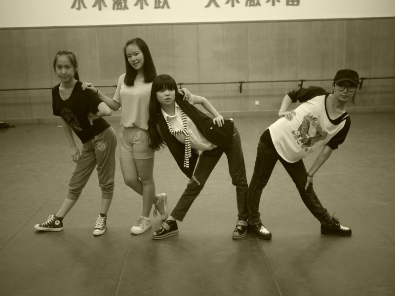 街舞ç¤?.jpg