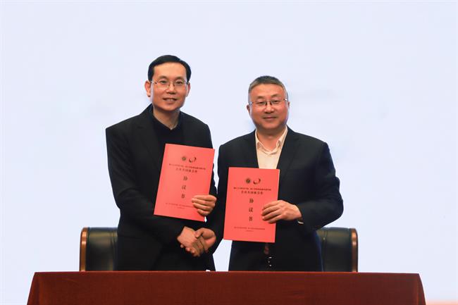 簽約修圖.jpg 簽約修圖.jpg