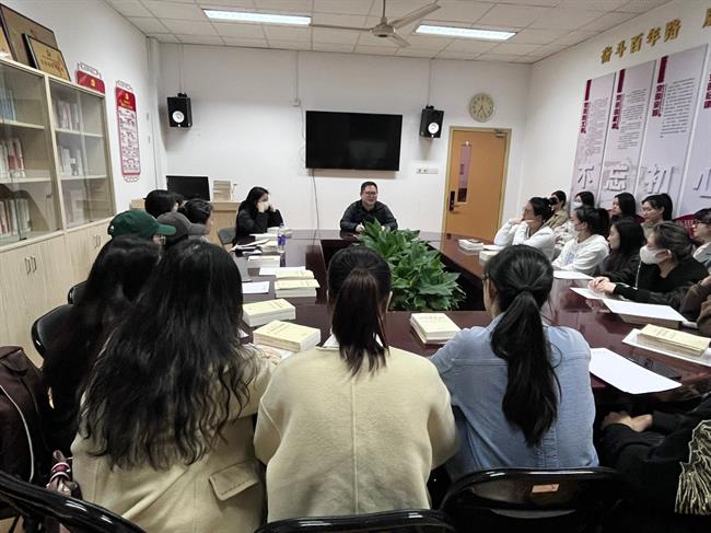 啟動(dòng)畢業(yè)生黨員離校教育.jpg 啟動(dòng)畢業(yè)生黨員離校教育.jpg