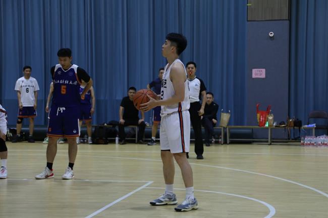 鐘聲杯籃球賽第二輪對陣浙江財經大學 比賽中1.jpg