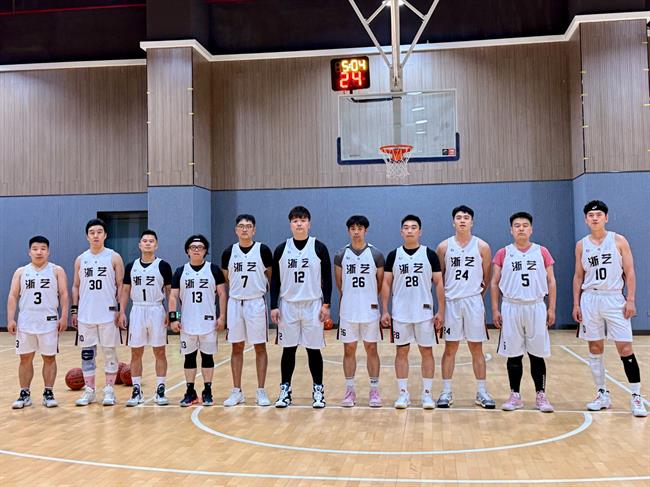 鐘聲杯籃球賽第二輪對陣浙江財經大學 賽前合照.jpg